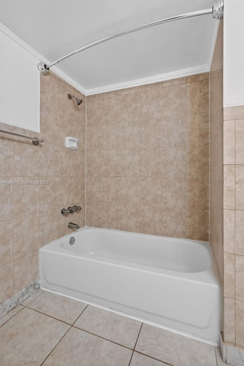 100 Golden Isles Dr 406 photo 25