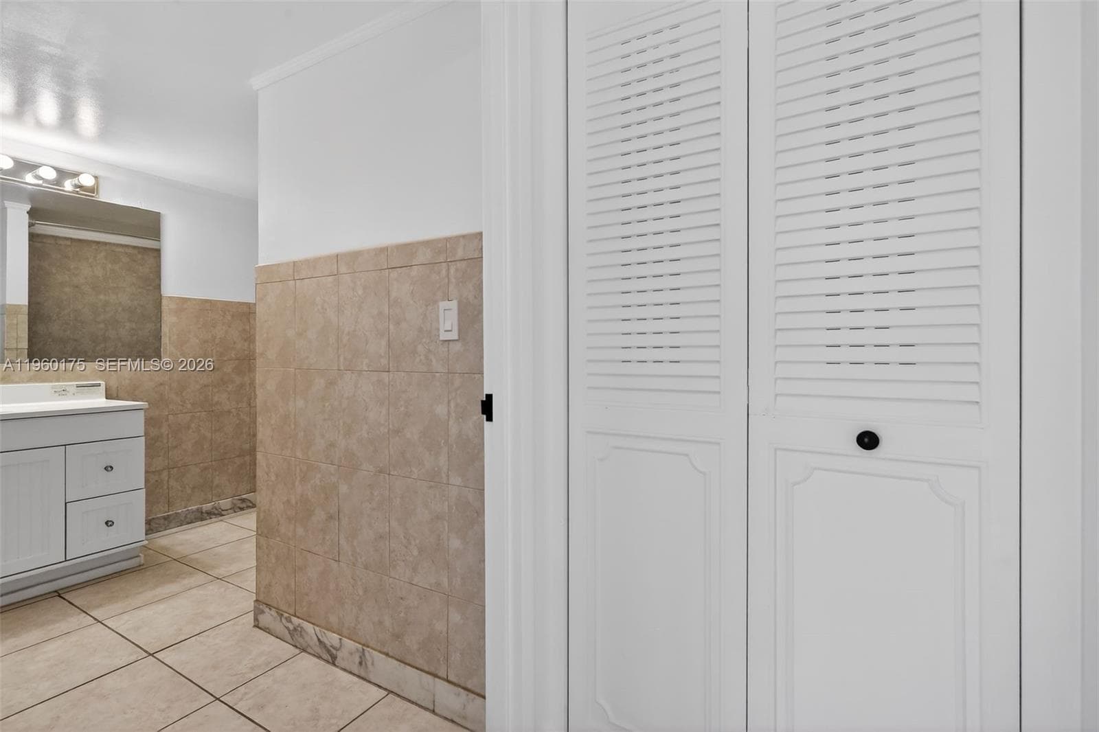 100 Golden Isles Dr 406 photo 21