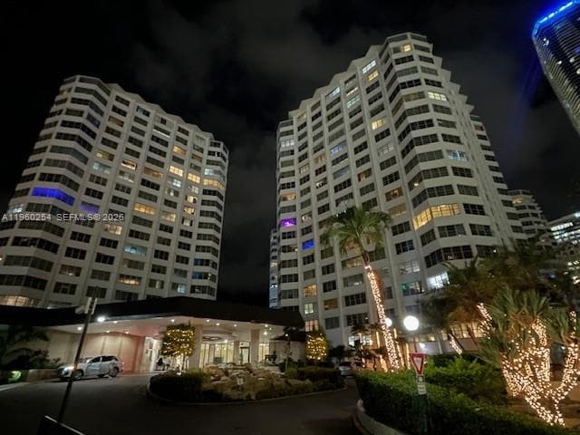 999 Brickell Bay Drive 1202 photo 2