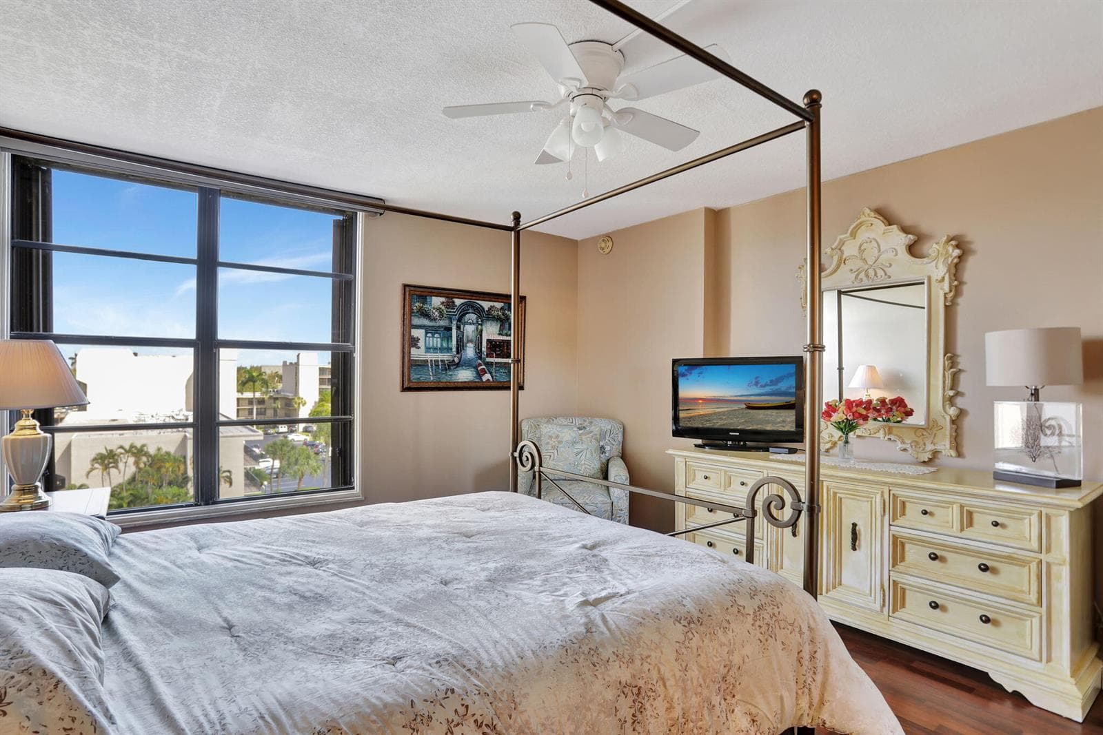 4 Royal Palm Way 6020 photo 18
