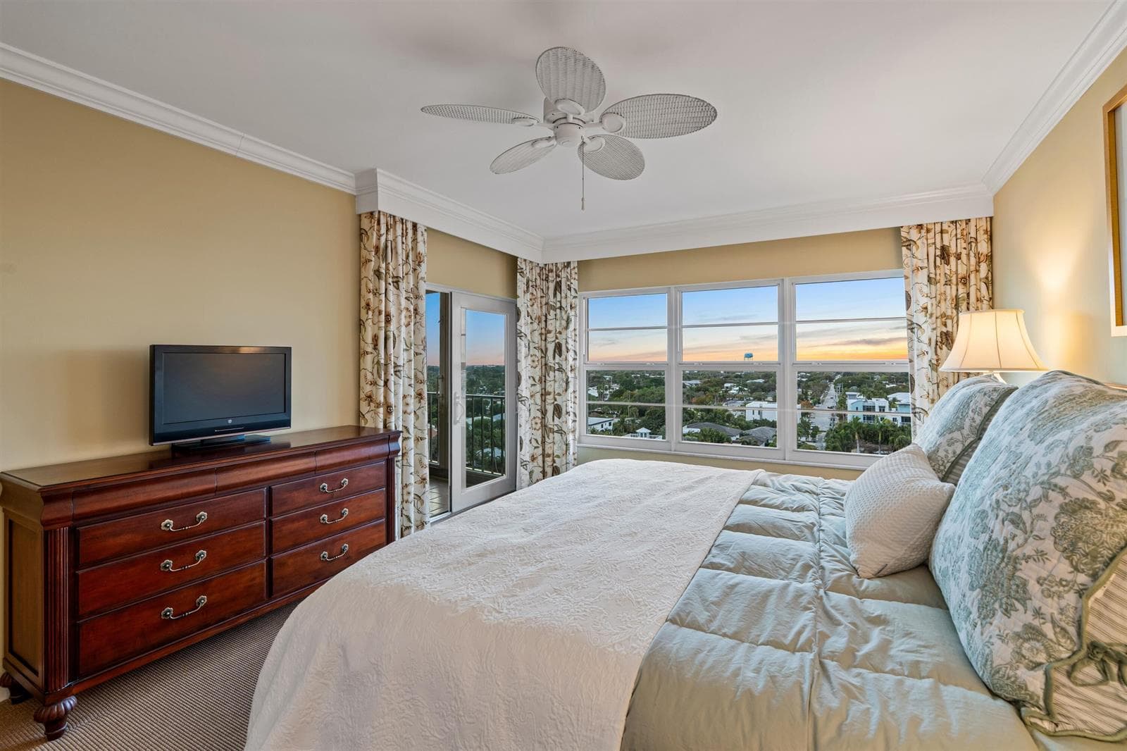 400 Seasage Drive 1101 photo 18