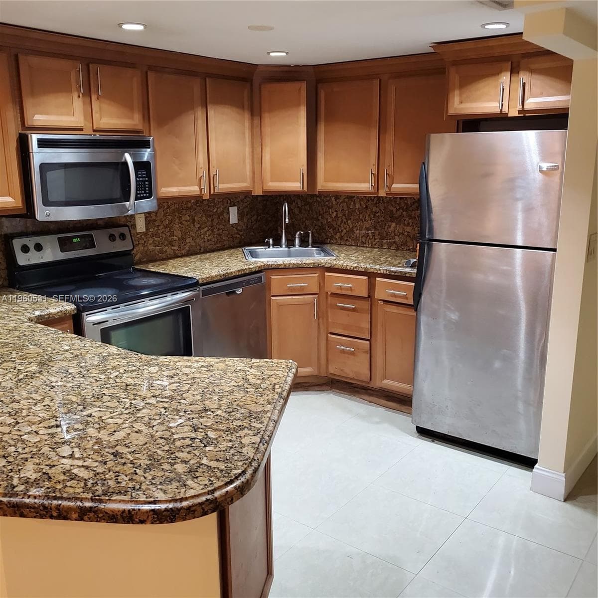 800 Parkview Dr 416 photo 6
