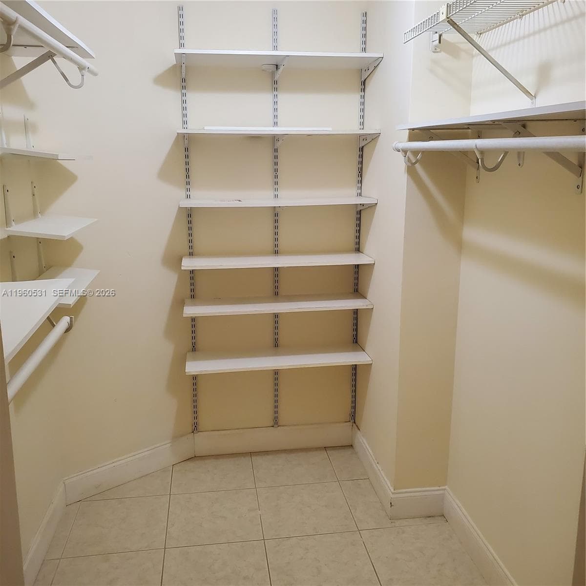 800 Parkview Dr 416 photo 12
