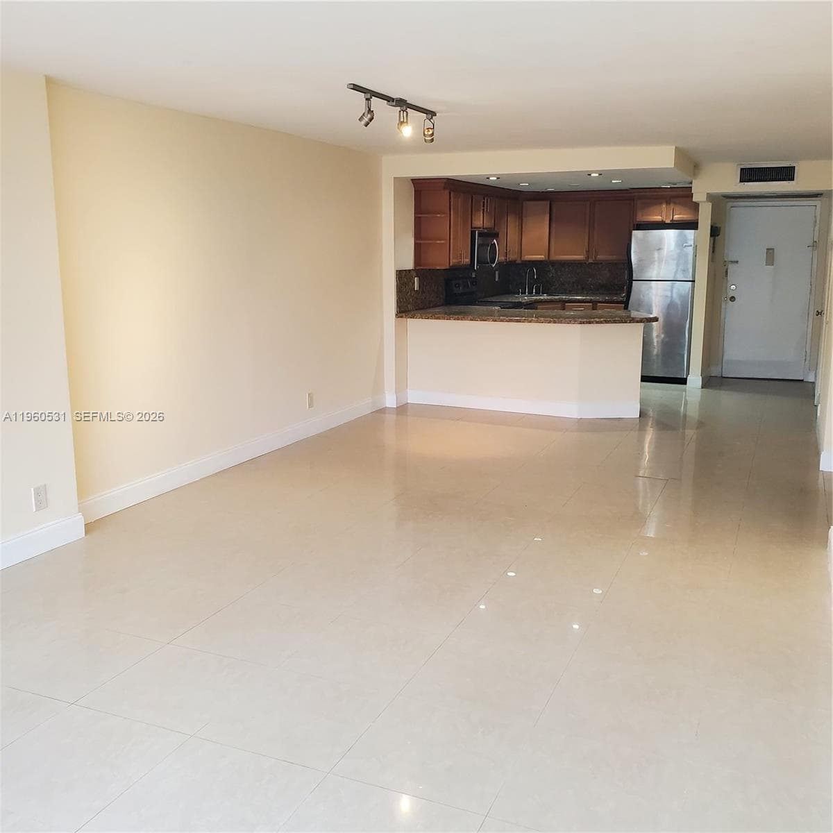 800 Parkview Dr 416 photo 14