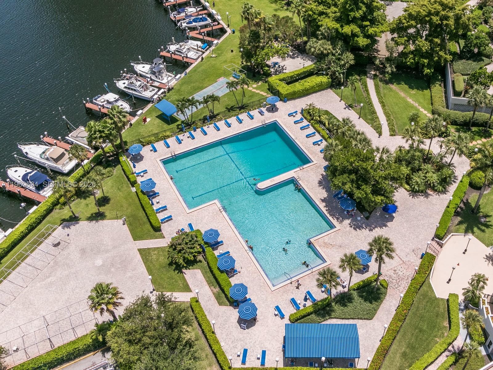 600 Three Islands Blvd 411 photo 3