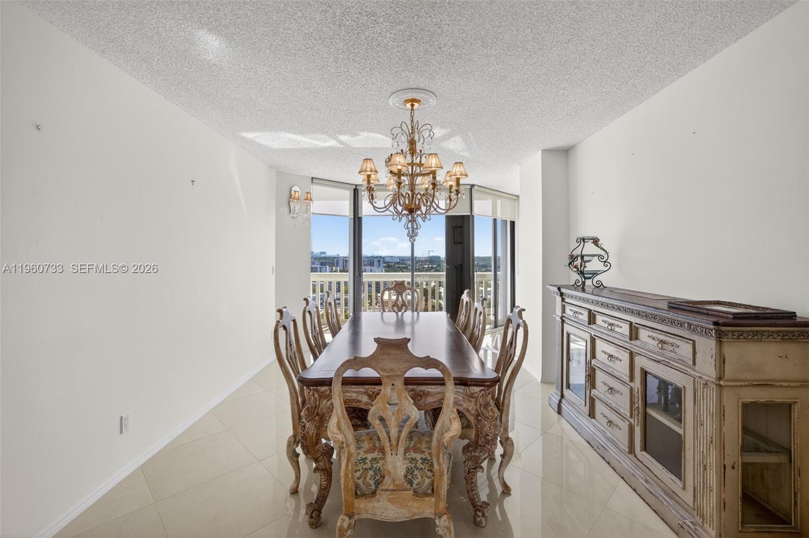 2000 ISLAND Blvd 1109 photo 23