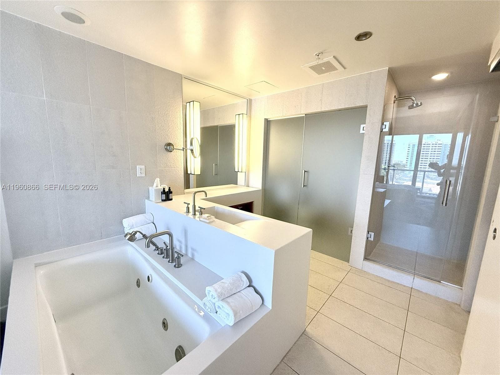 3101 Bayshore Dr 704 photo 5
