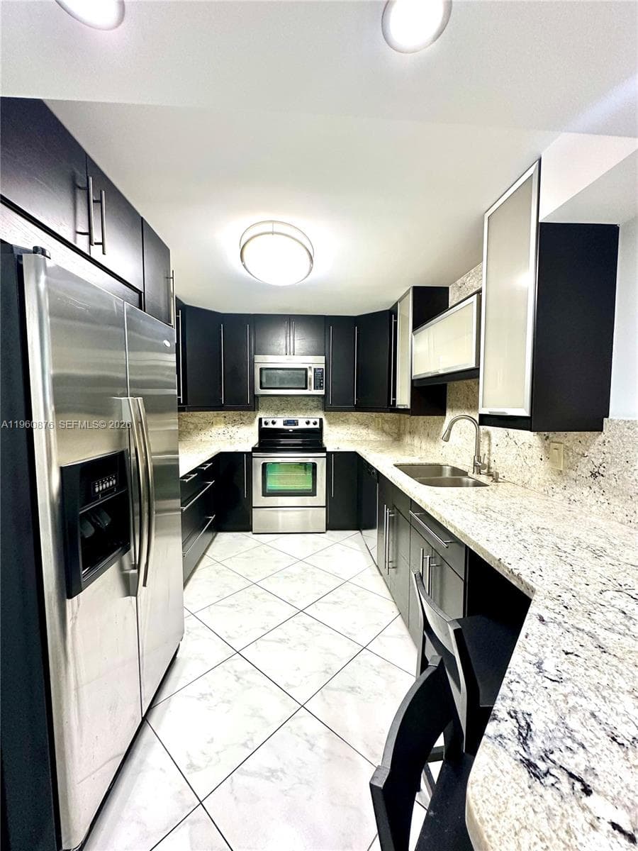1904 S Ocean Dr 701 photo 2