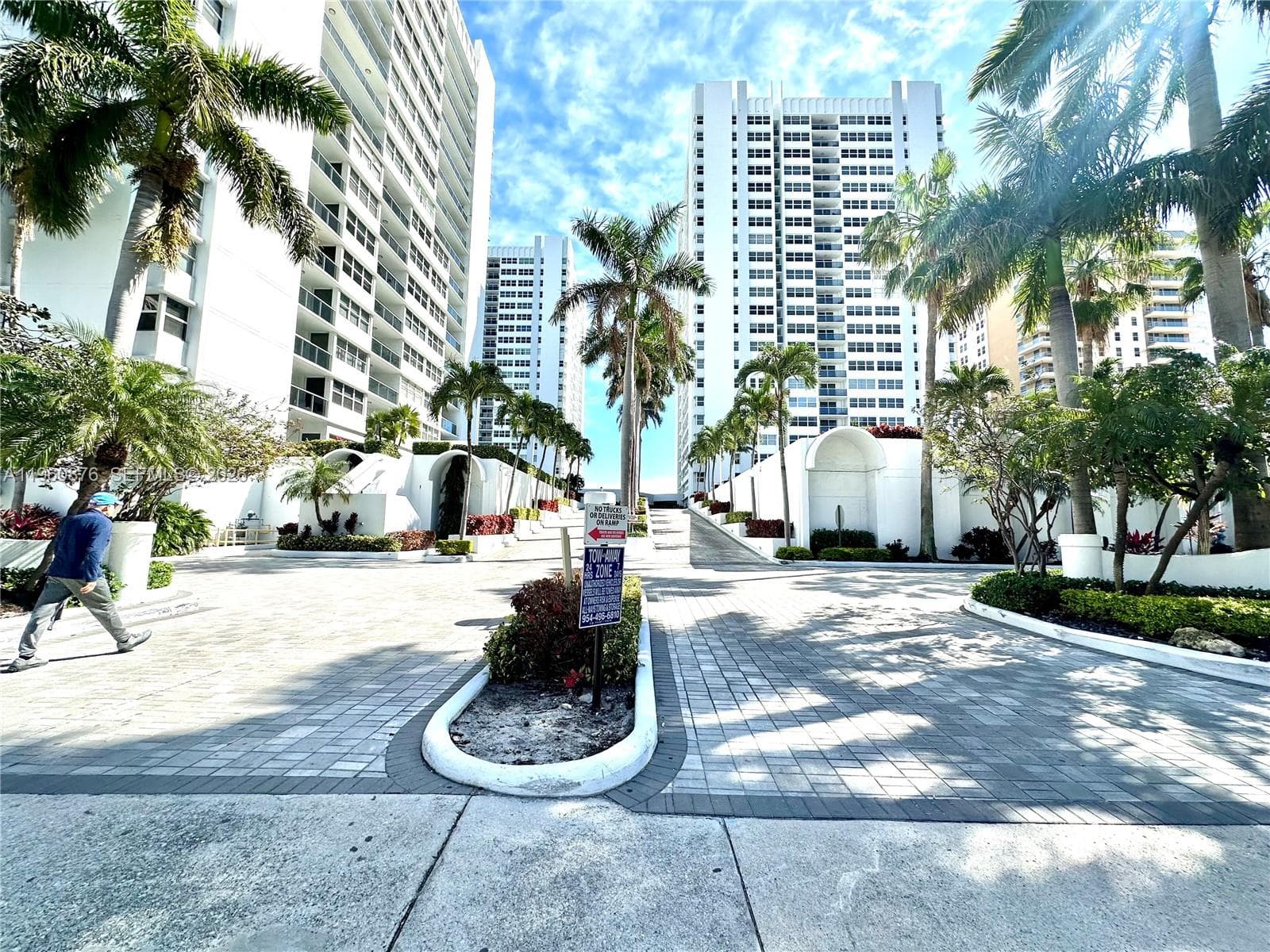 1904 S Ocean Dr 701 photo 1