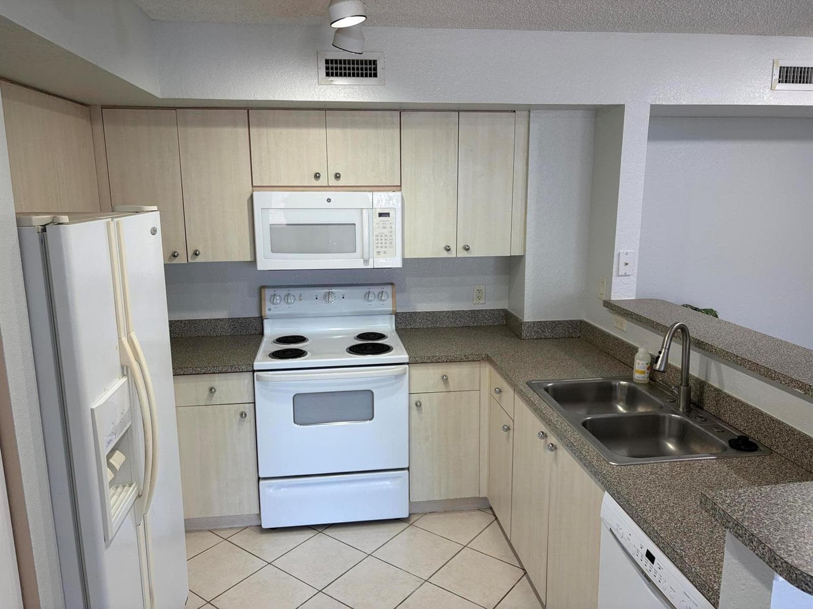 1801 N Flagler Drive 830 photo 4