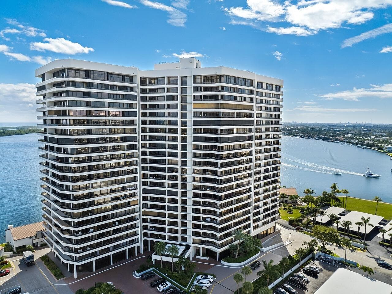 100 Lakeshore Drive 252 photo 1