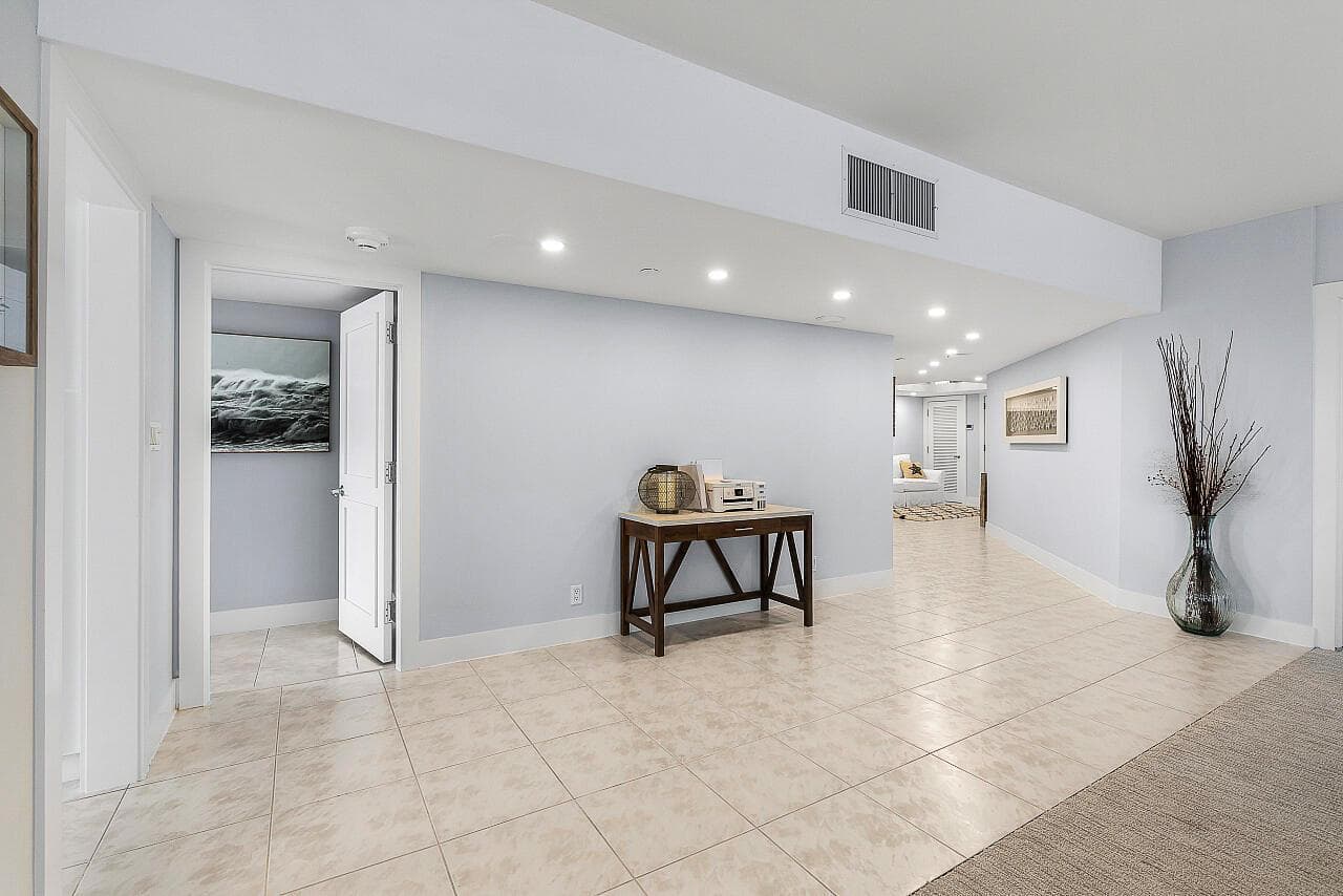 100 Lakeshore Drive 252 photo 5