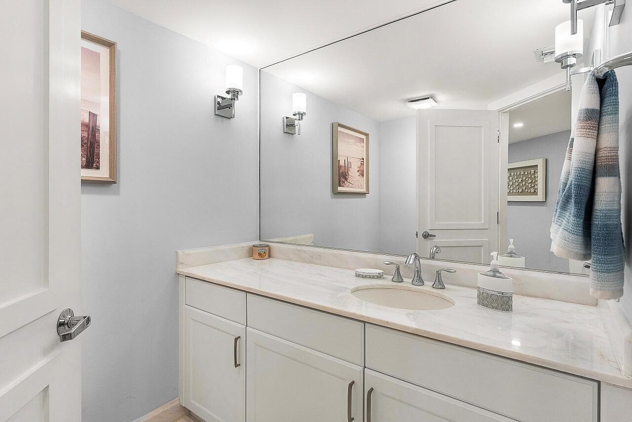 100 Lakeshore Drive 252 photo 20