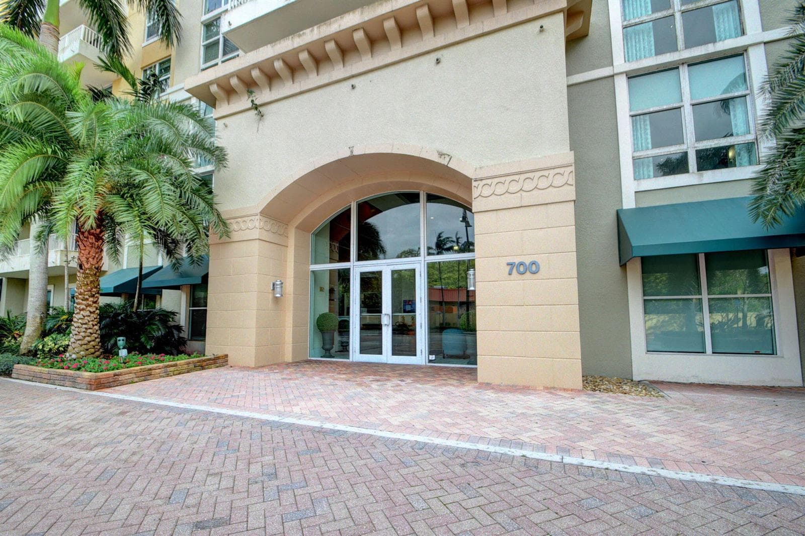 625 Casa Loma Boulevard 403 photo 2