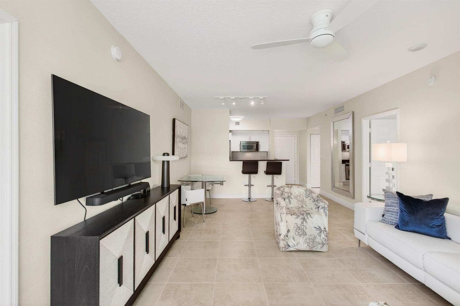 625 Casa Loma Boulevard 403 photo 17