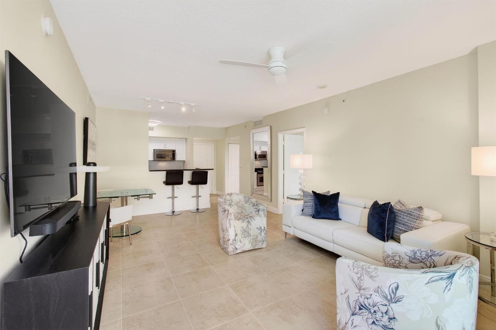 625 Casa Loma Boulevard 403 photo 16