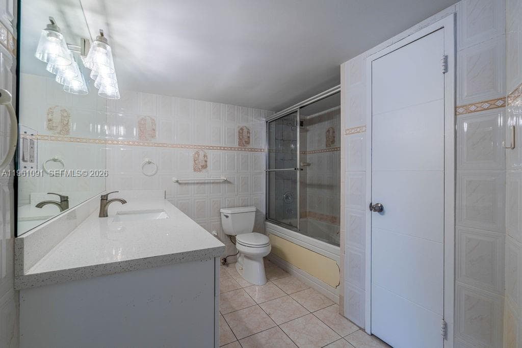 5401 Collins Ave 919 photo 17