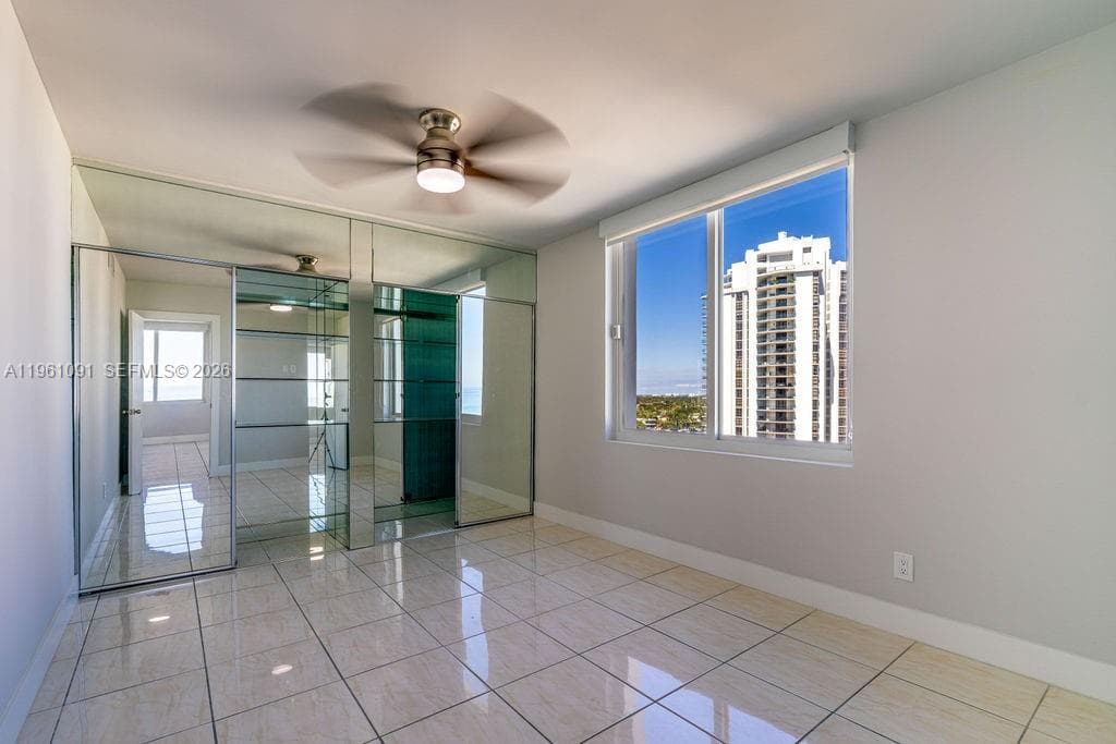 5401 Collins Ave 919 photo 16
