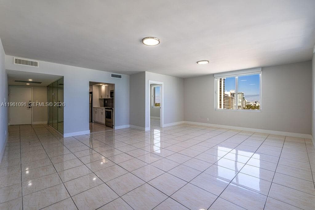 5401 Collins Ave 919 photo 7