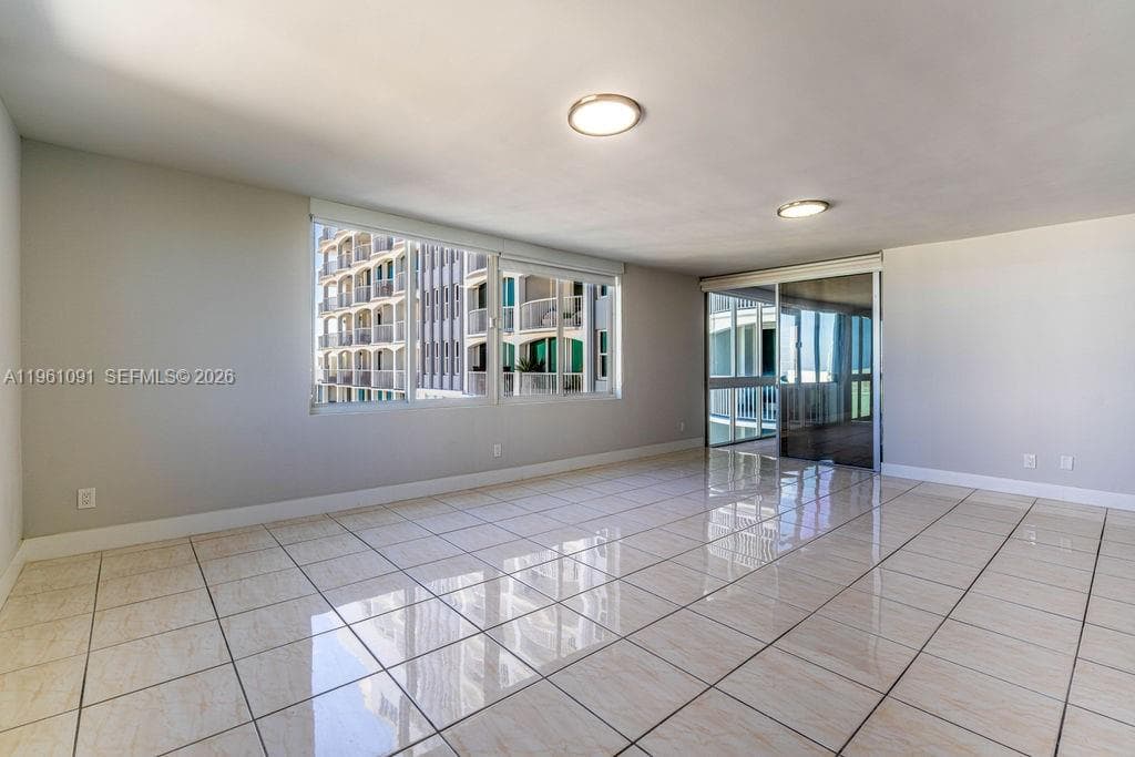 5401 Collins Ave 919 photo 5