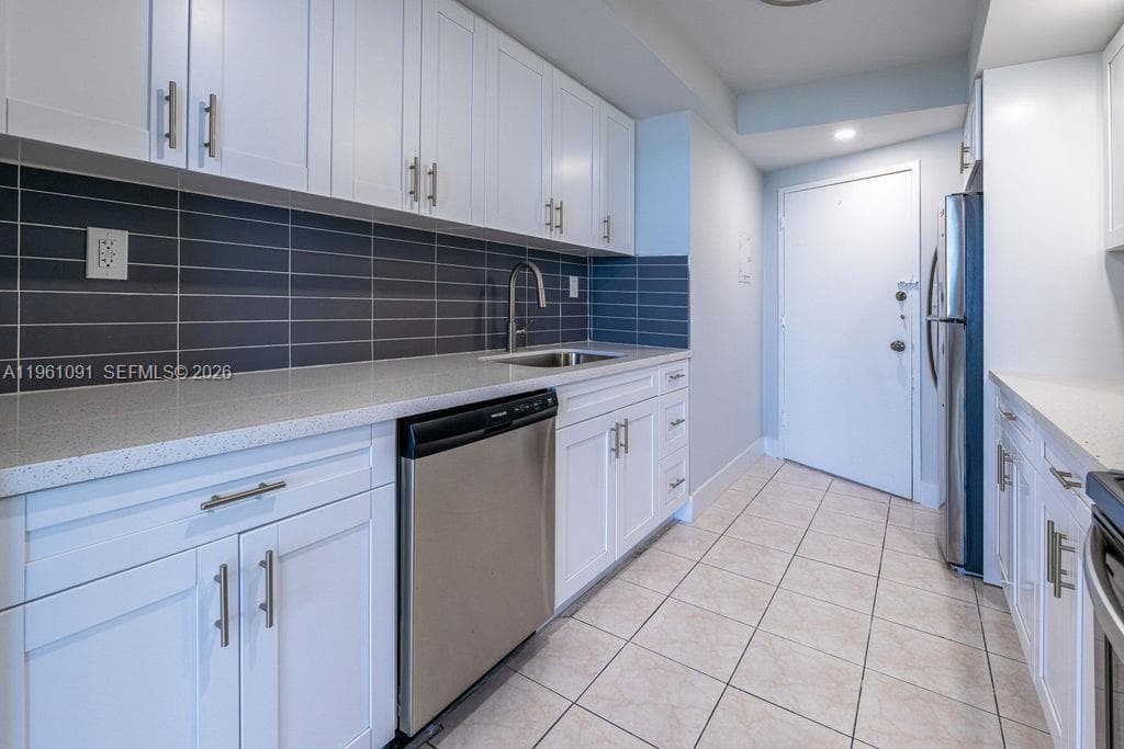 5401 Collins Ave 919 photo 9