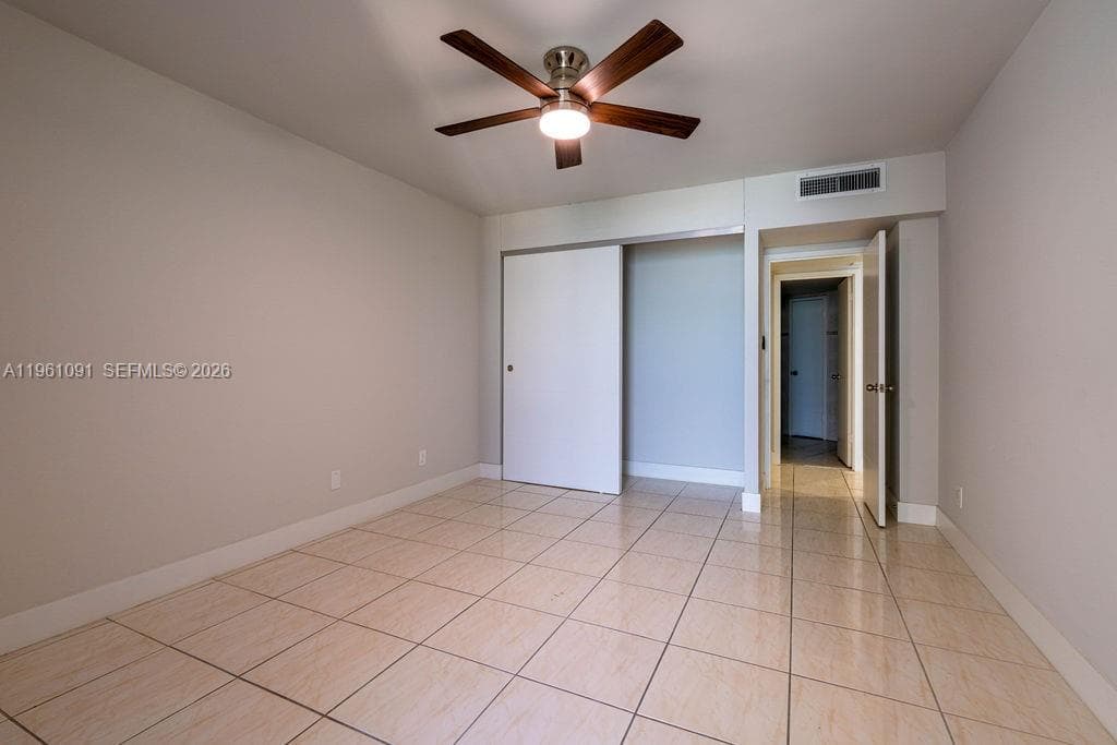 5401 Collins Ave 919 photo 14