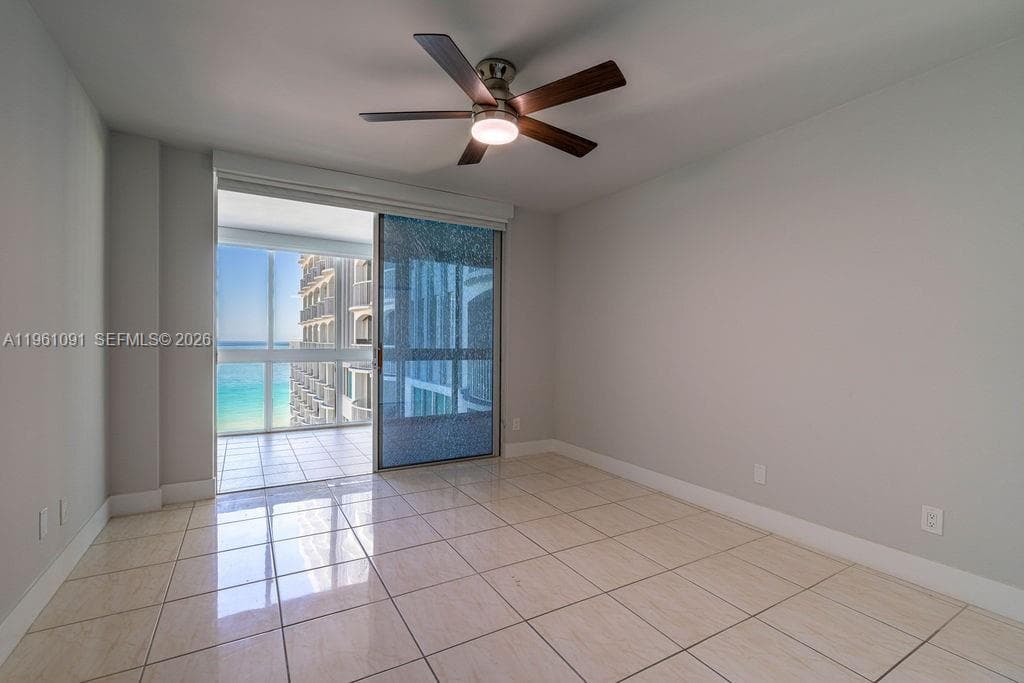 5401 Collins Ave 919 photo 15