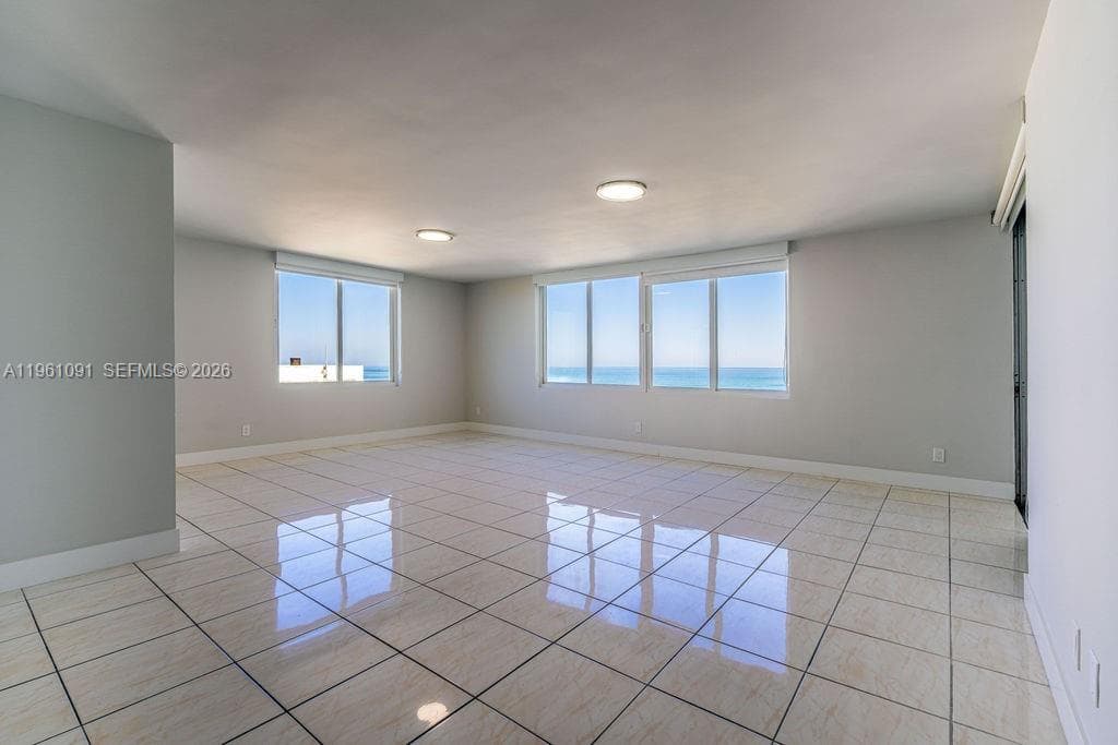 5401 Collins Ave 919 photo 4