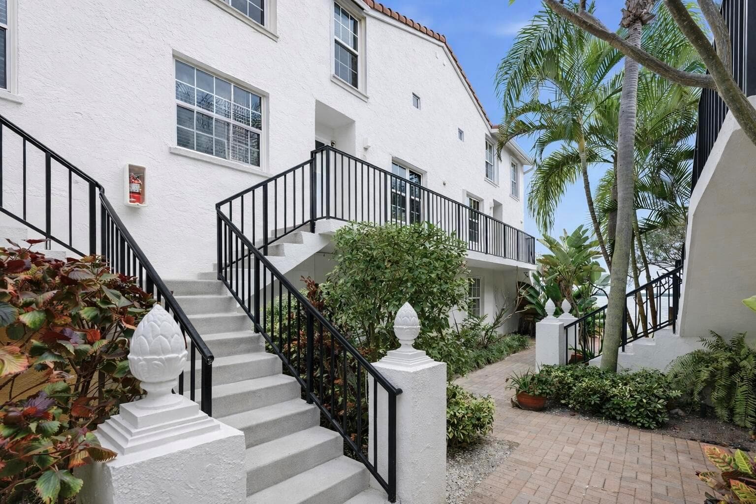 1155 Lake Shore Drive 202 photo 2