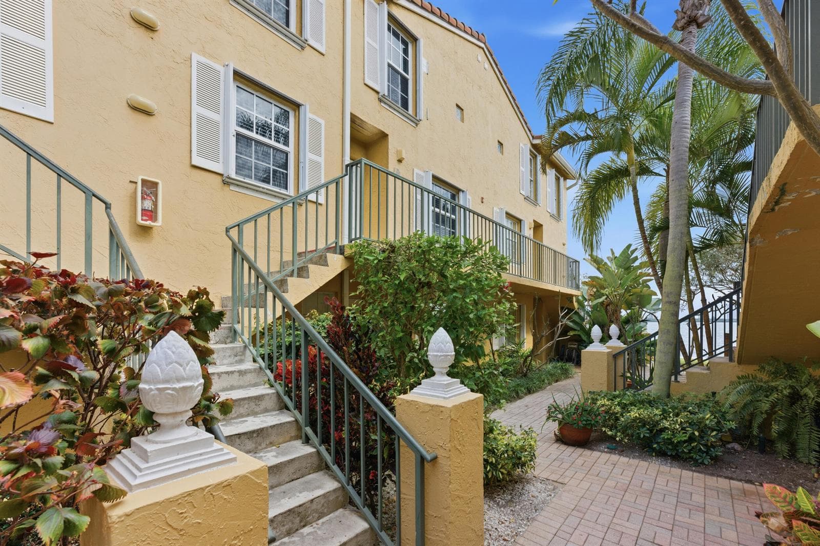 1155 Lake Shore Drive 202 photo 4