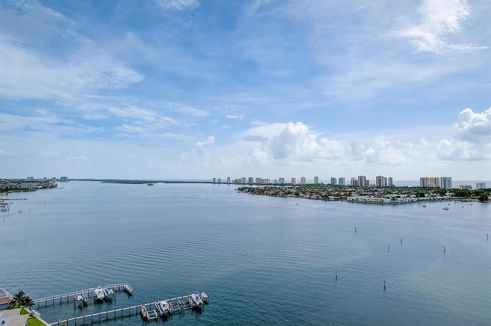 2650 Lake Shore Drive 1404 photo 2