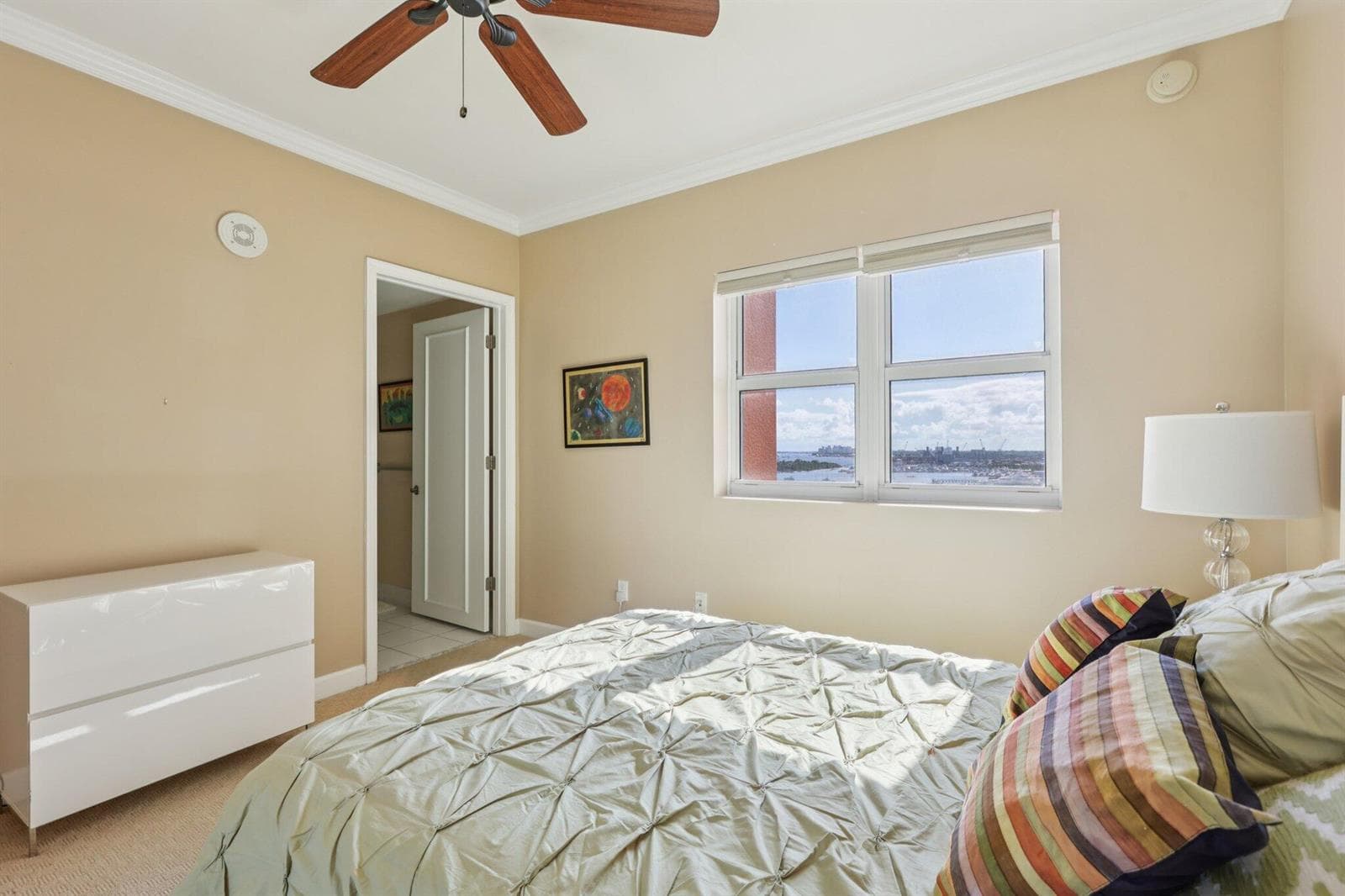 2650 Lake Shore Drive 1404 photo 22