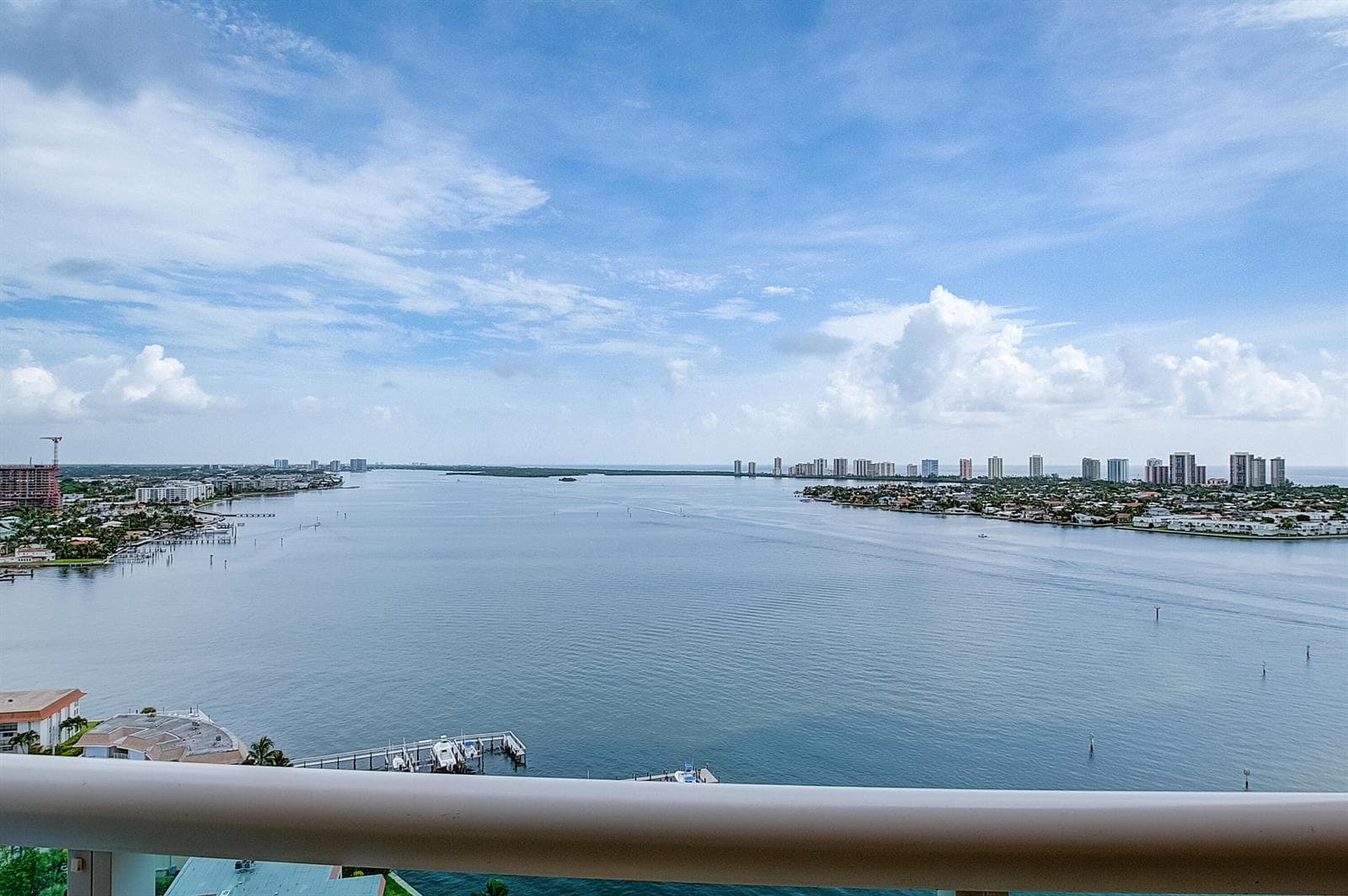 2650 Lake Shore Drive 1404 photo 3