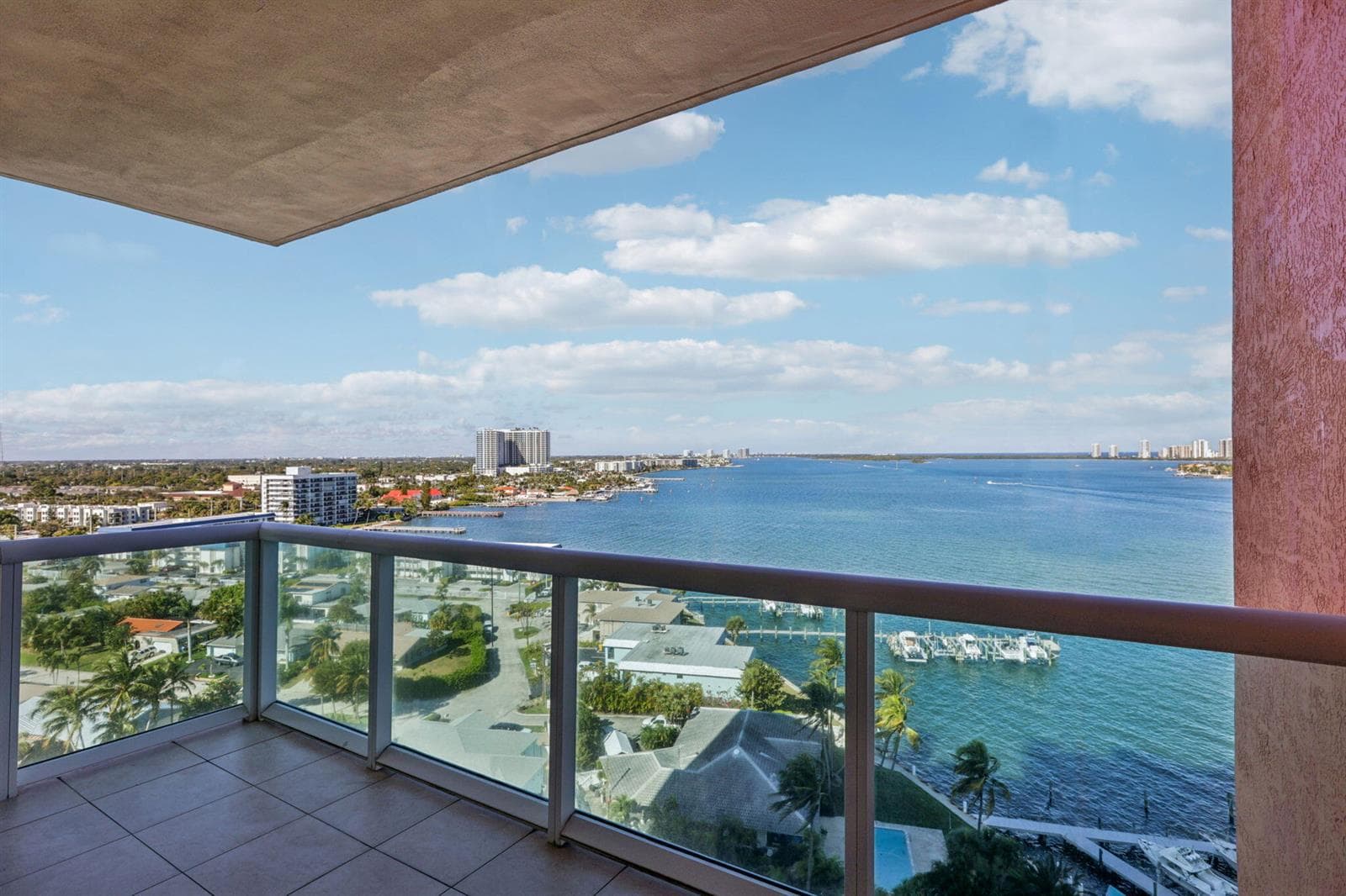 2650 Lake Shore Drive 1404 photo 4