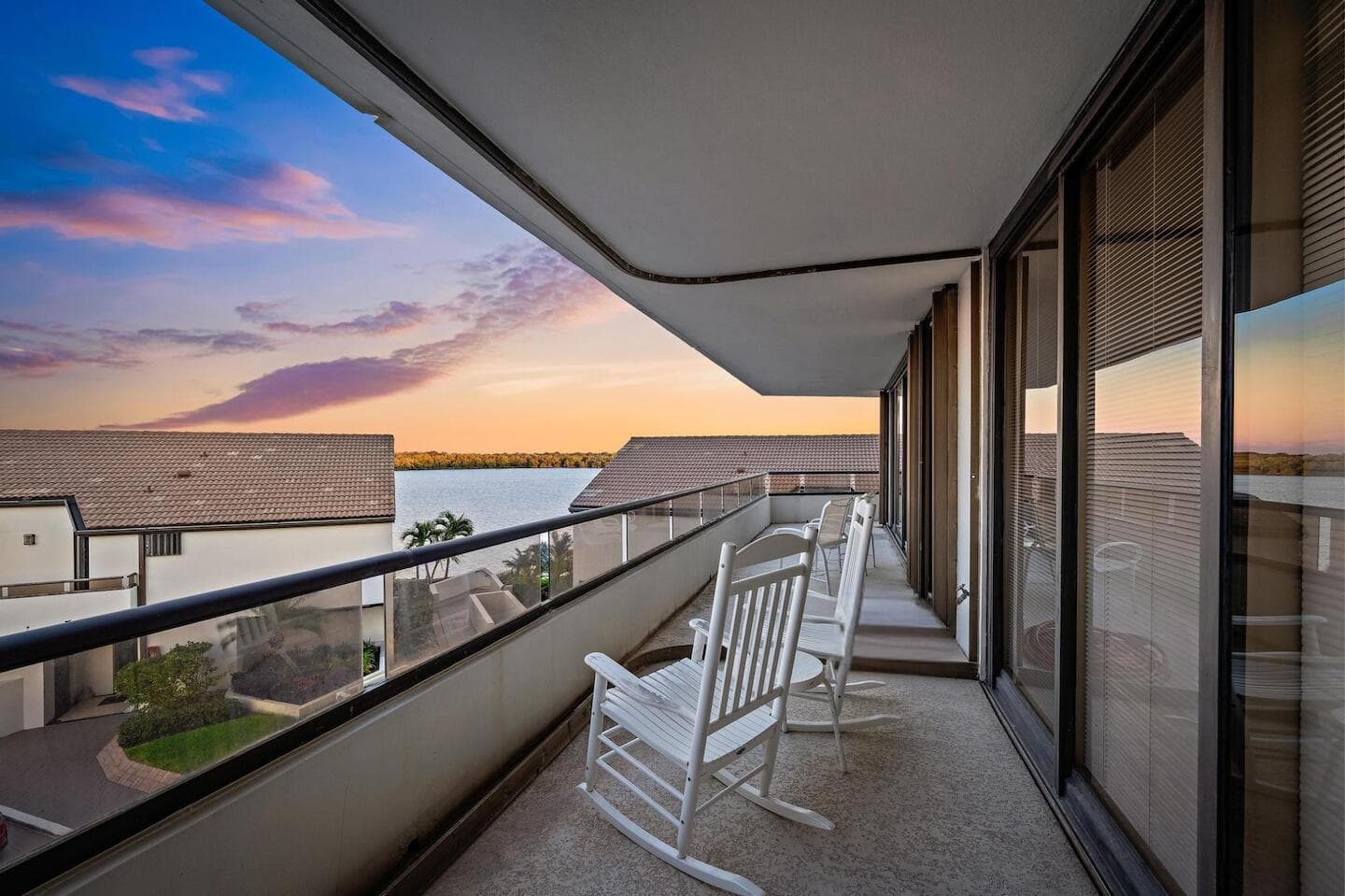 100 Lakeshore Drive 251 photo 3