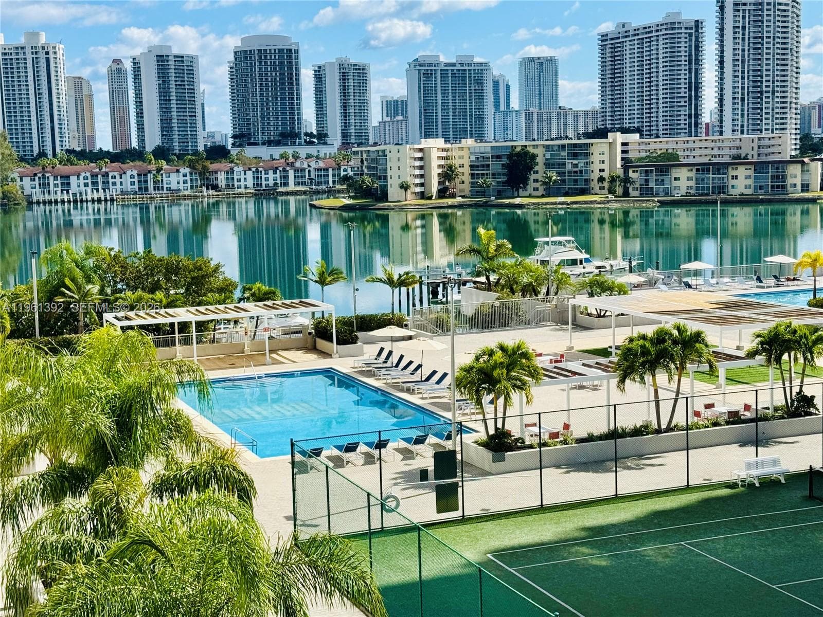 18051 Biscayne Blvd 503 photo 17