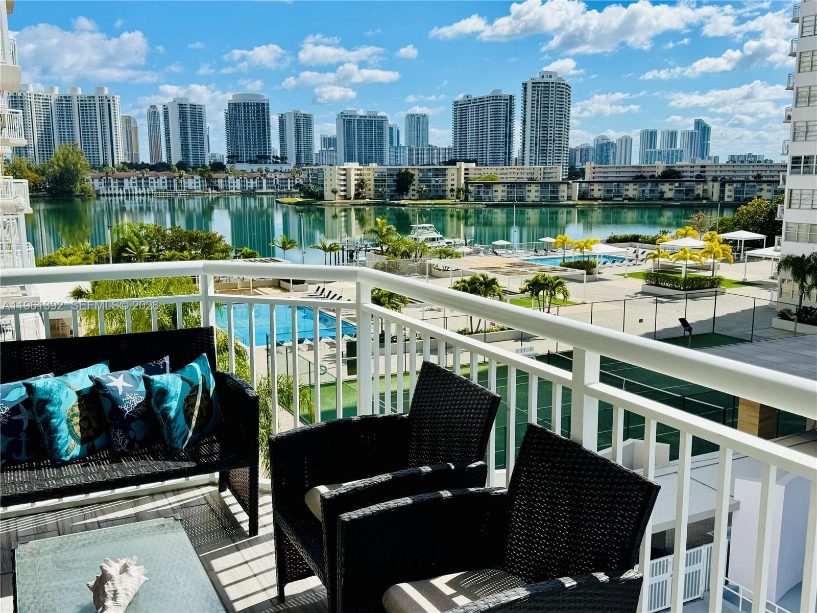 18051 Biscayne Blvd 503 photo 1