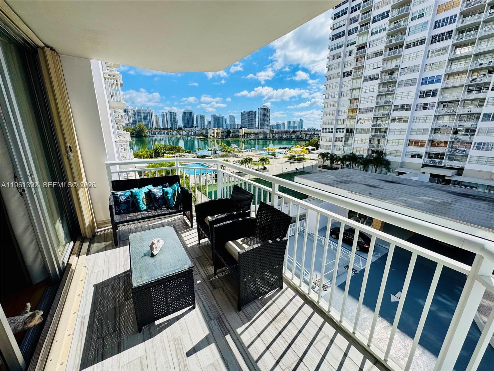 18051 Biscayne Blvd 503 photo 18