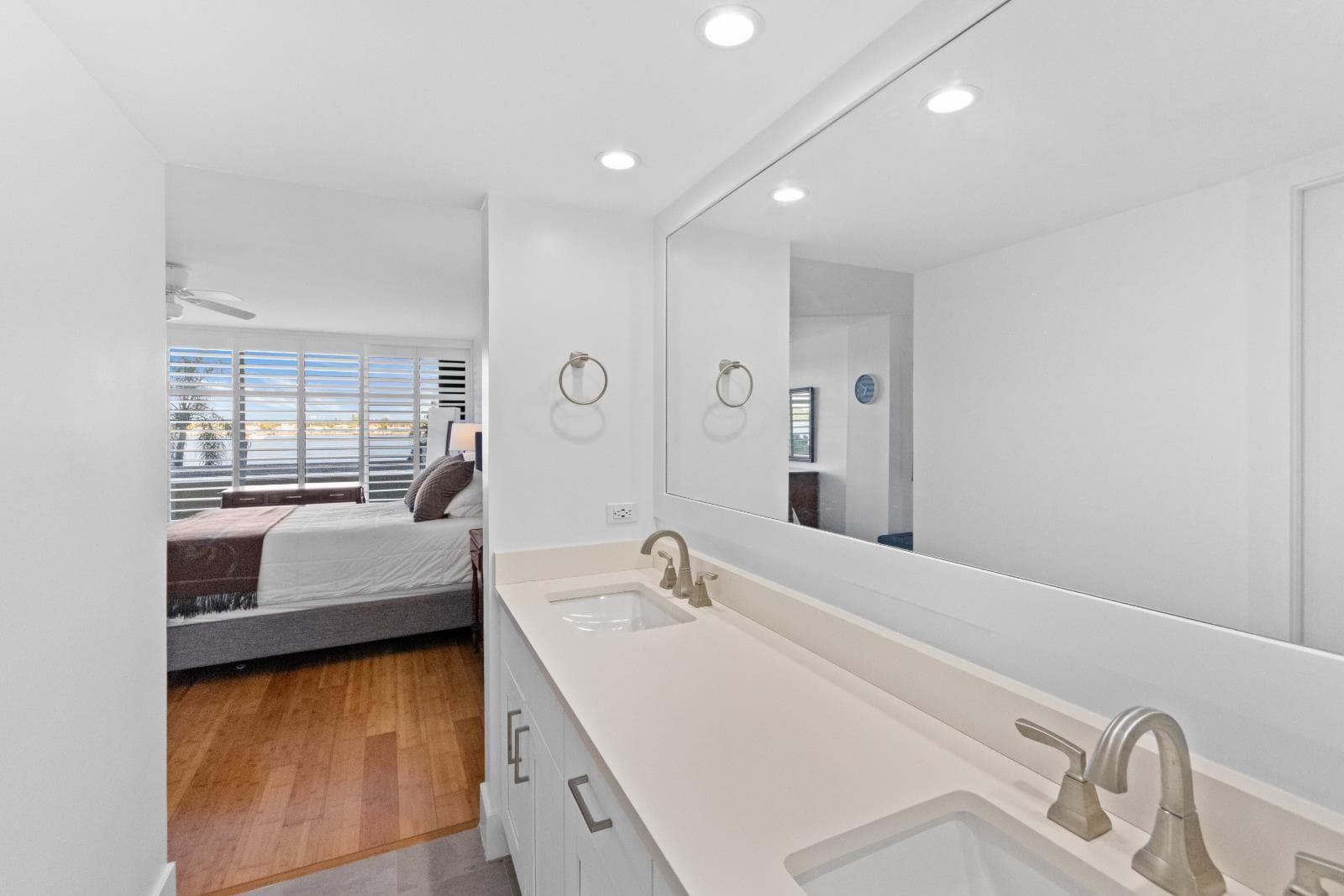 130 Lakeshore Drive 222 photo 17