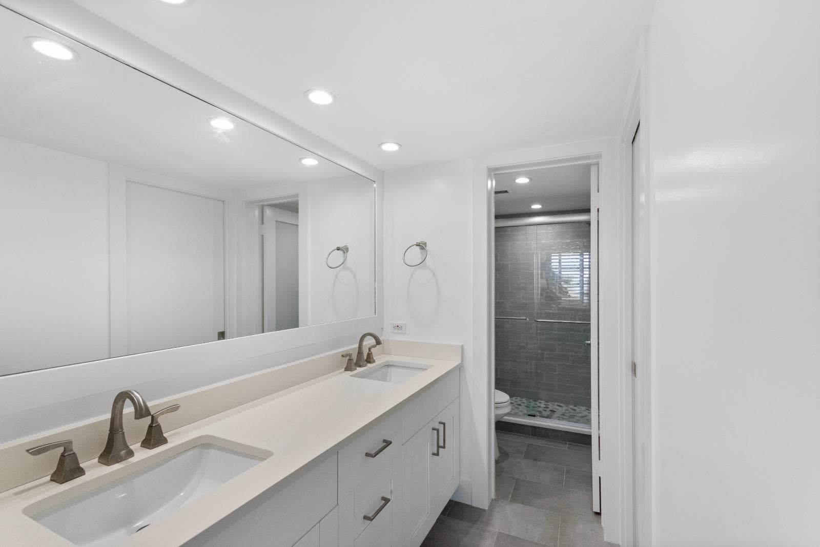 130 Lakeshore Drive 222 photo 14