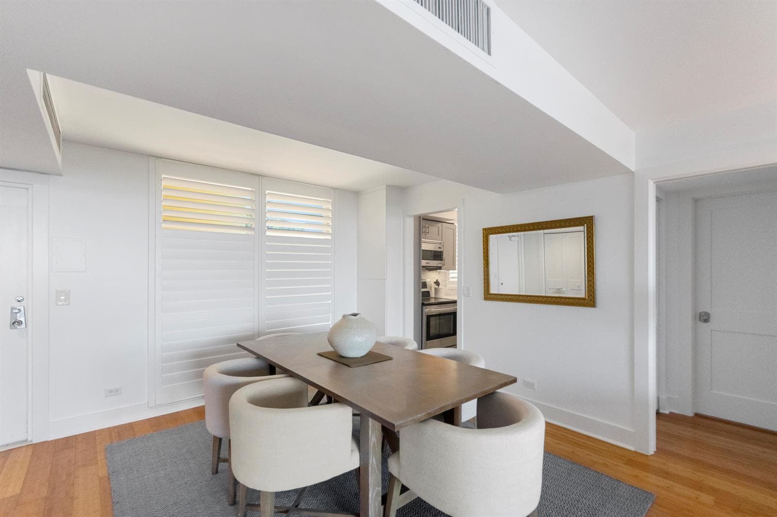 130 Lakeshore Drive 222 photo 4