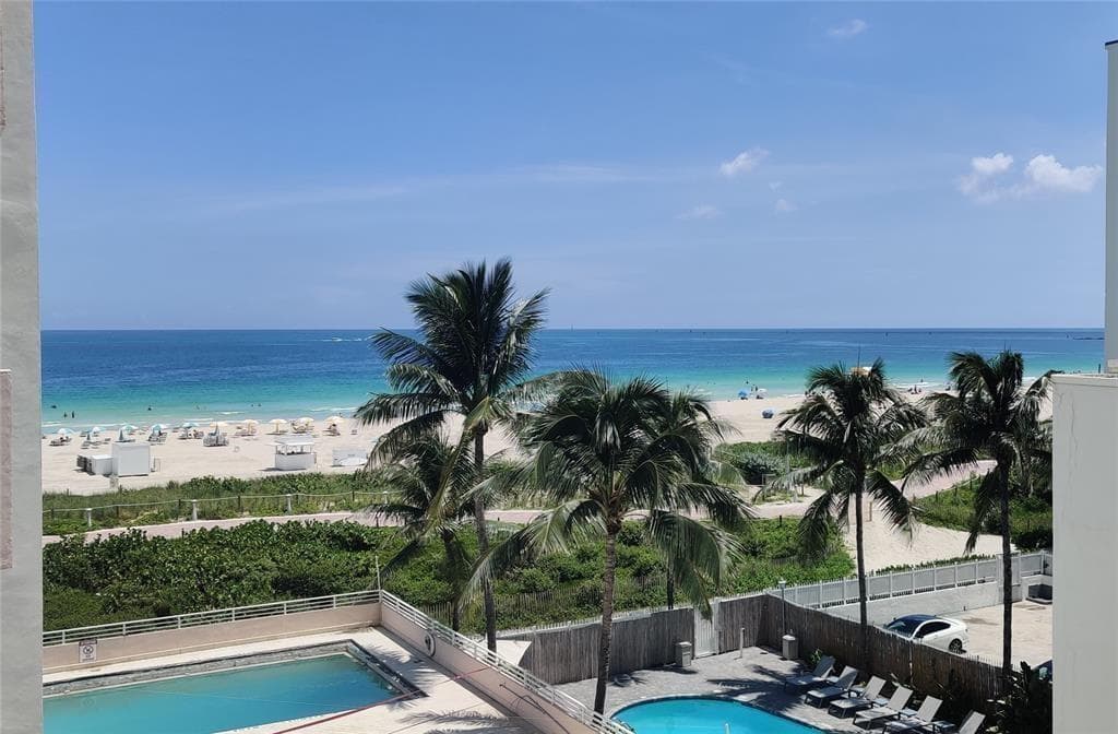 345 Ocean Drive 512 photo 1