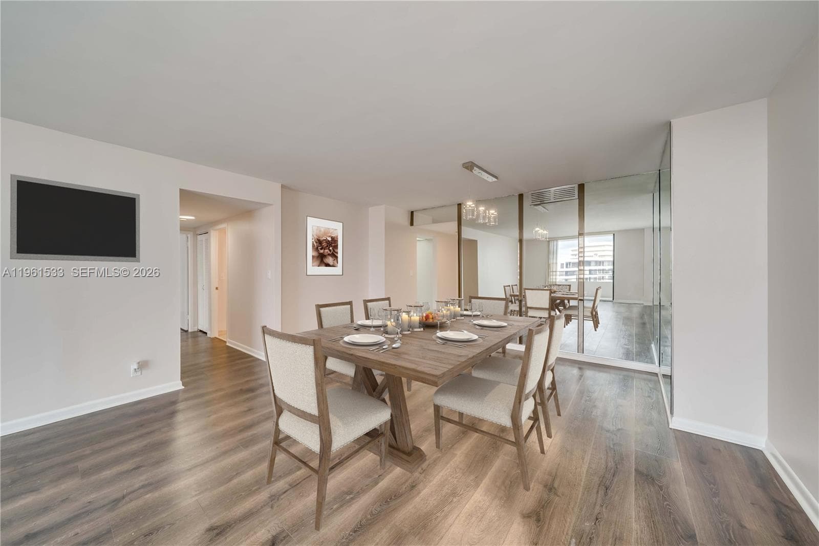 2500 Parkview Dr 2019 photo 2