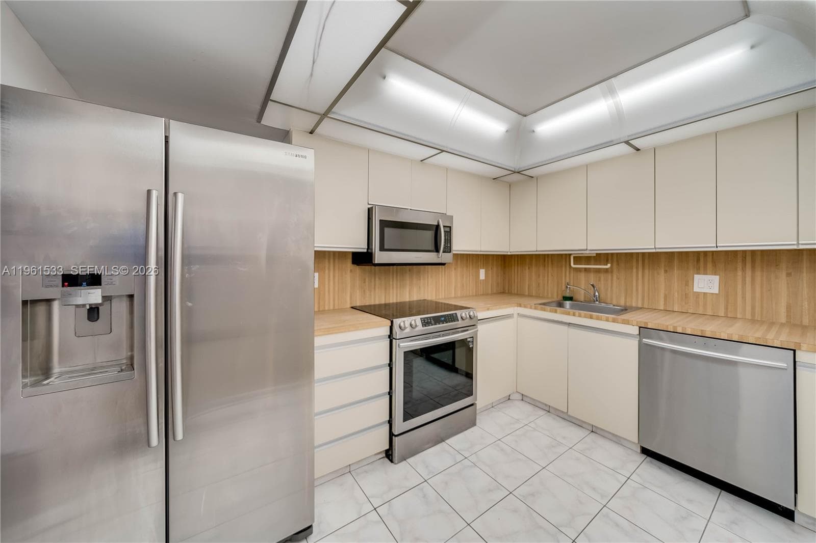 2500 Parkview Dr 2019 photo 6
