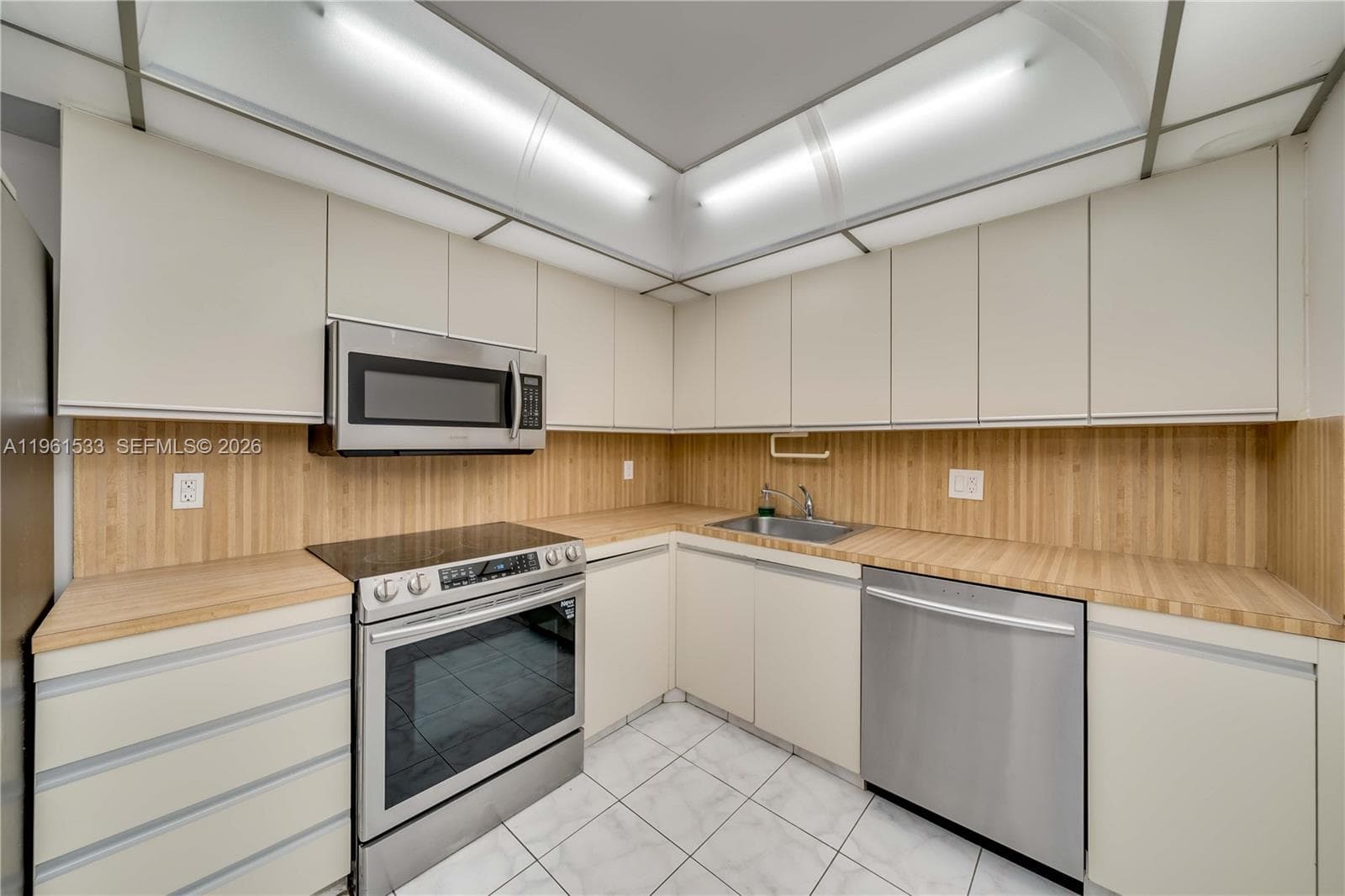 2500 Parkview Dr 2019 photo 7