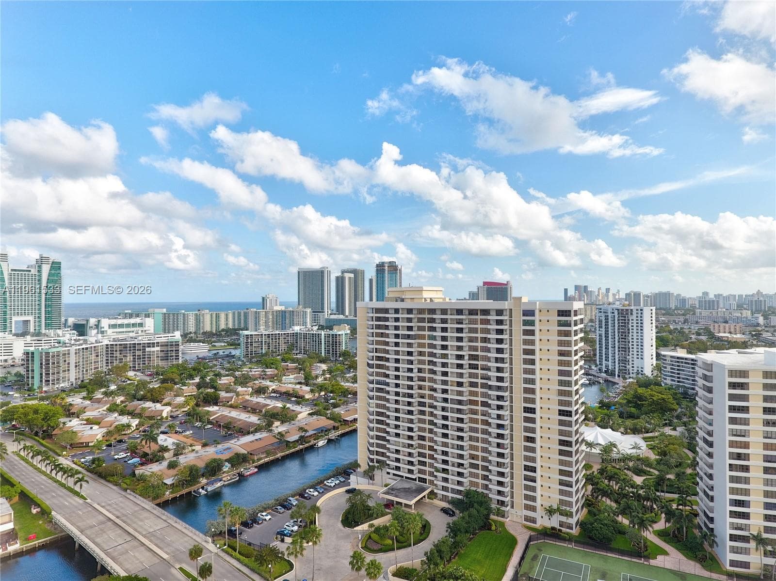2500 Parkview Dr 2019 photo 1