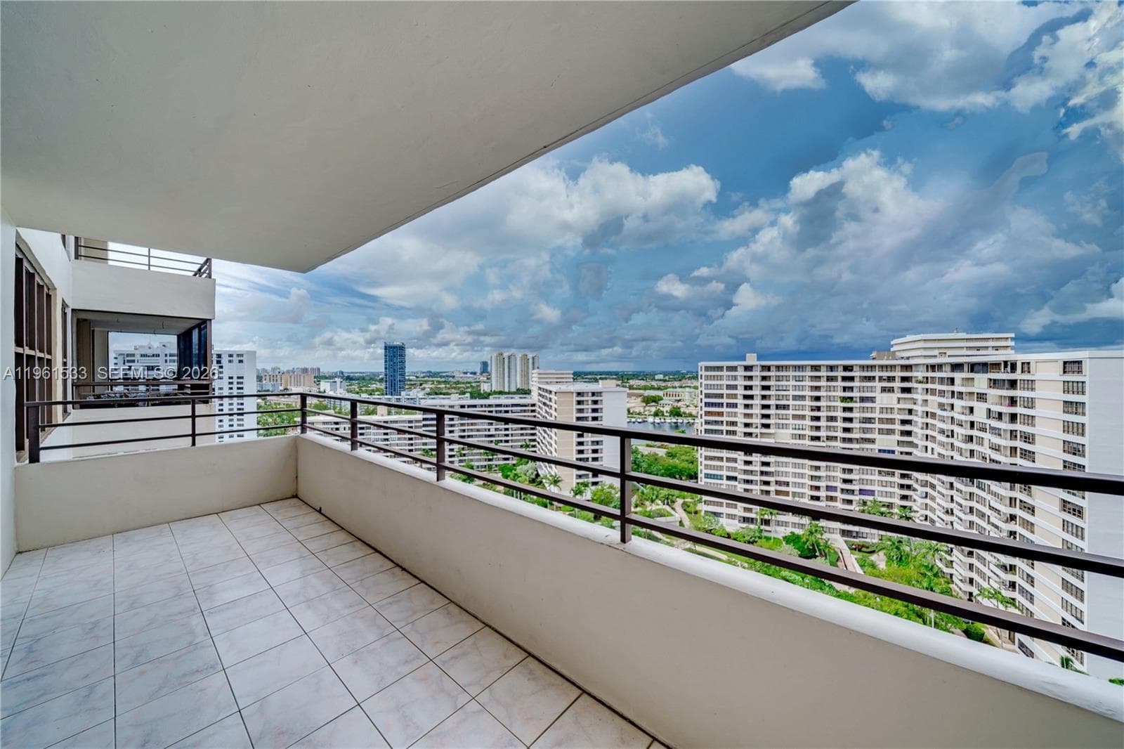 2500 Parkview Dr 2019 photo 5