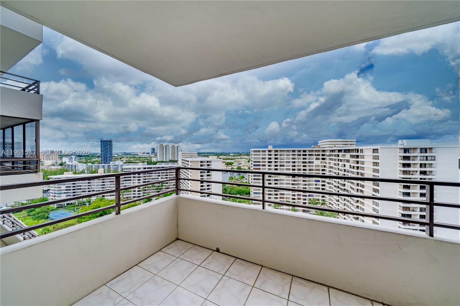 2500 Parkview Dr 2019 photo 4