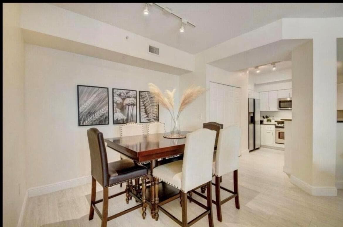 802 W Windward Way 216 photo 3