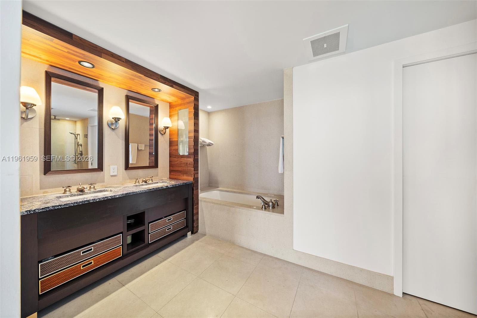 6899 Collins Ave 2307/10 photo 15